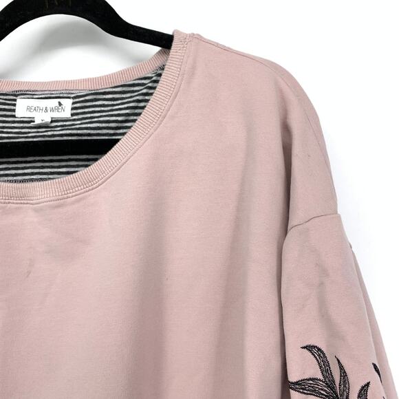 Reath & Wren Pullover Sweatshirt Womens XL Light Pink Embroidered Floral Sleeves - Picture 3 of 6